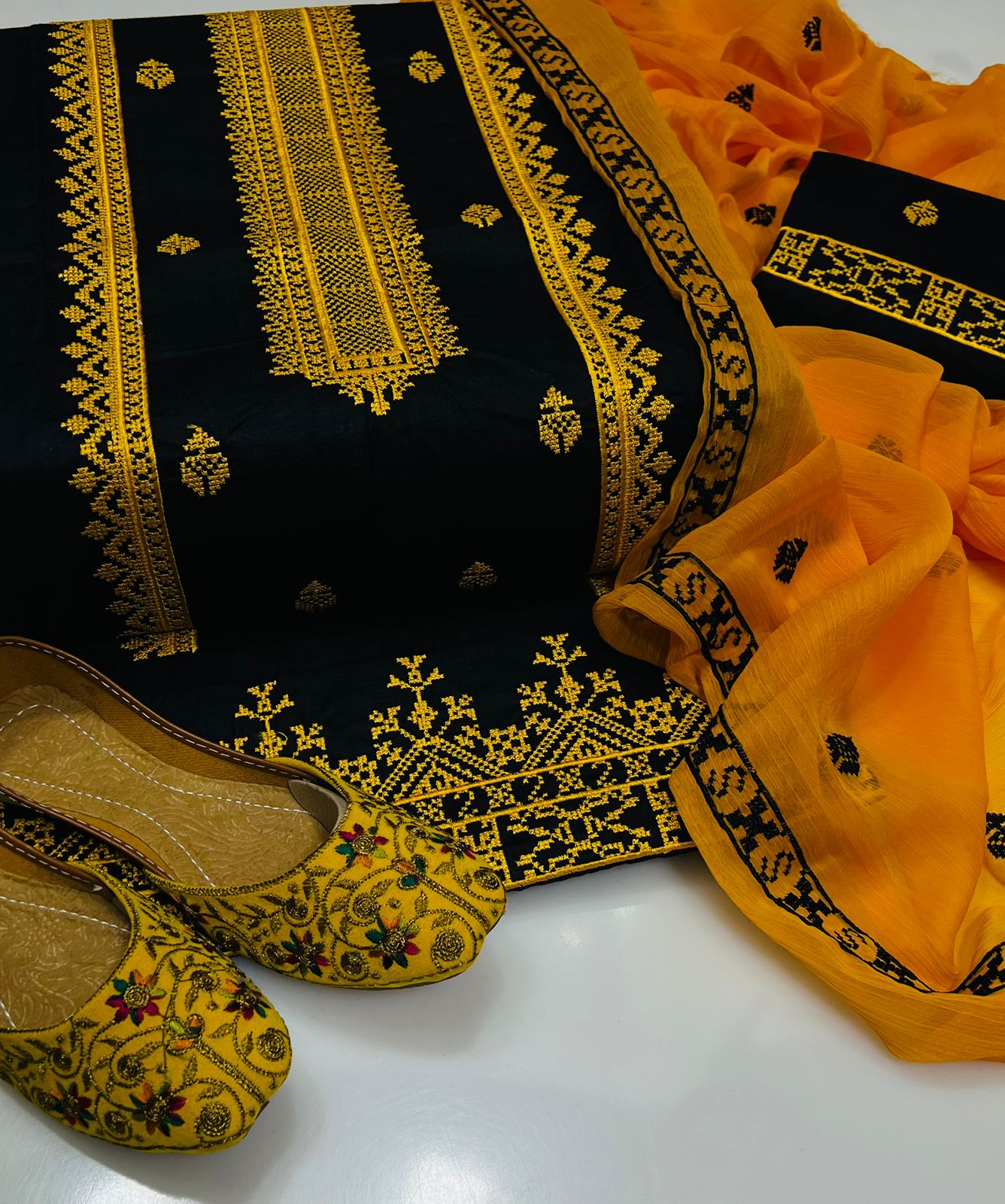 4pc Embroidered Dress Yellow/Black (Khussa Gift)