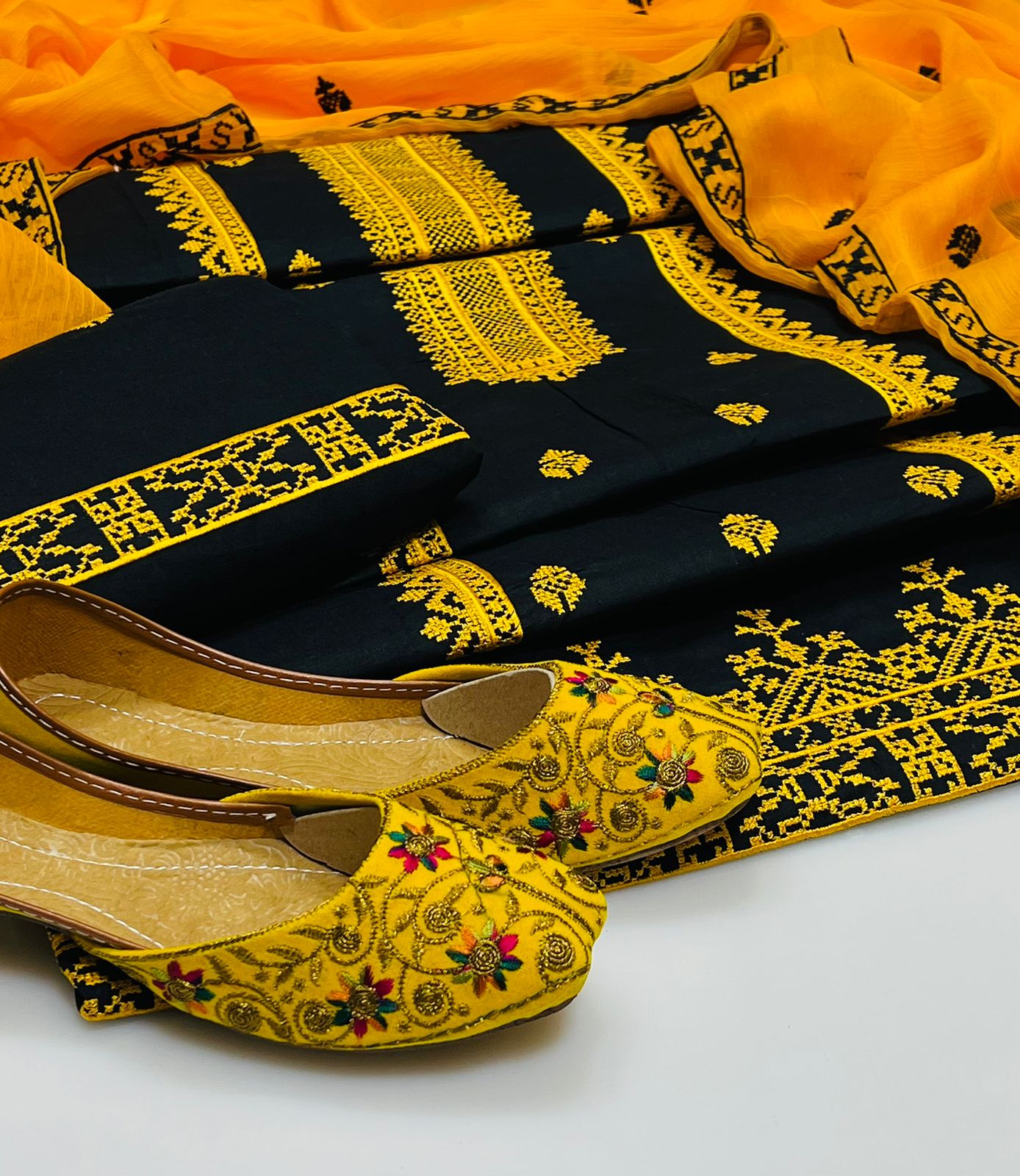 4pc Embroidered Dress Yellow/Black (Khussa Gift)