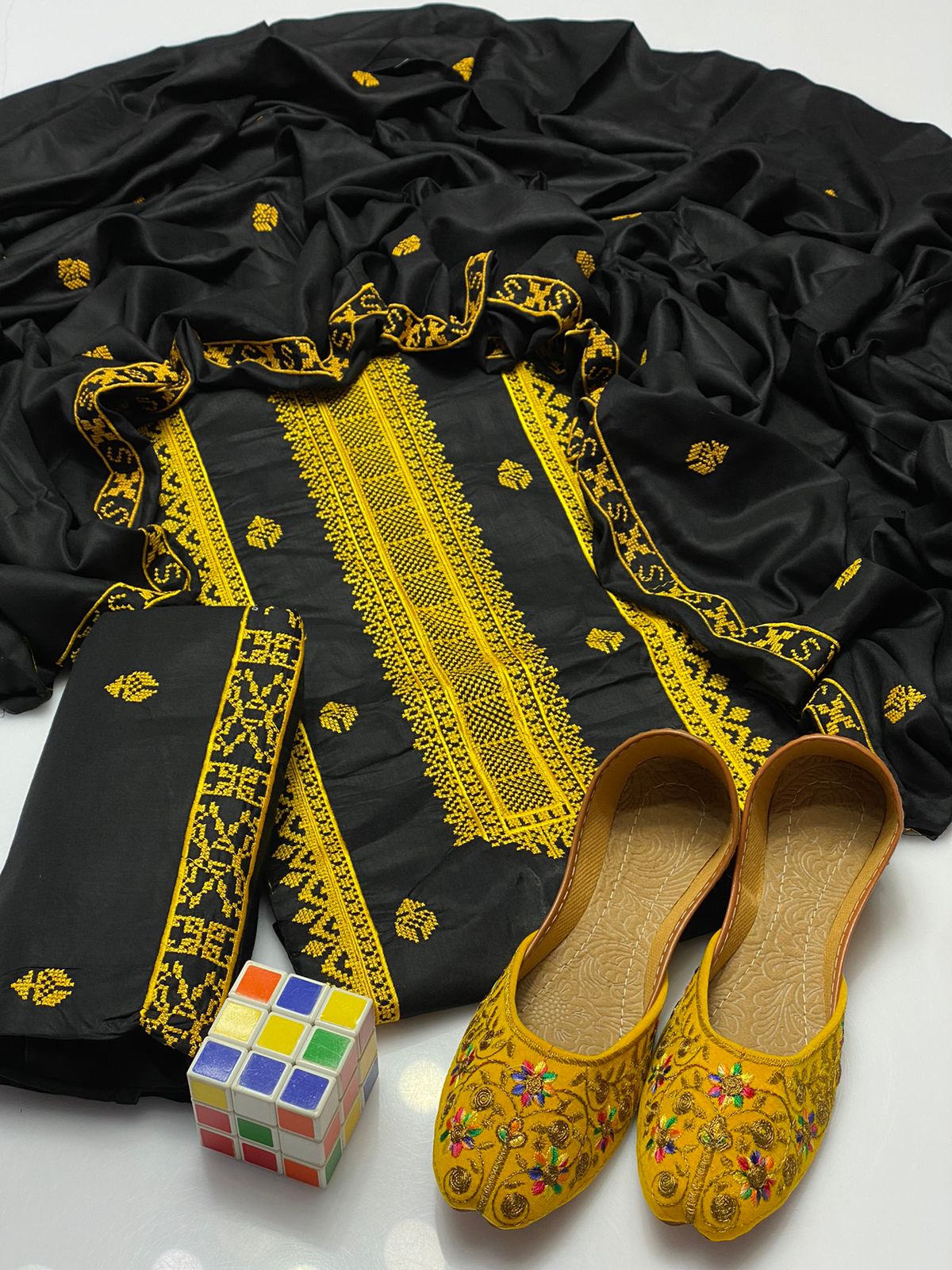 4pc Winter Embroidered Dress (Khussa Gift)